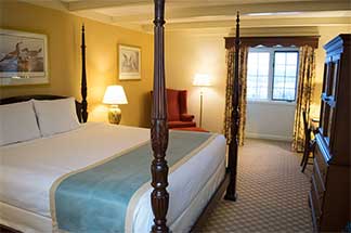a king suite at the Desmond Hotel
